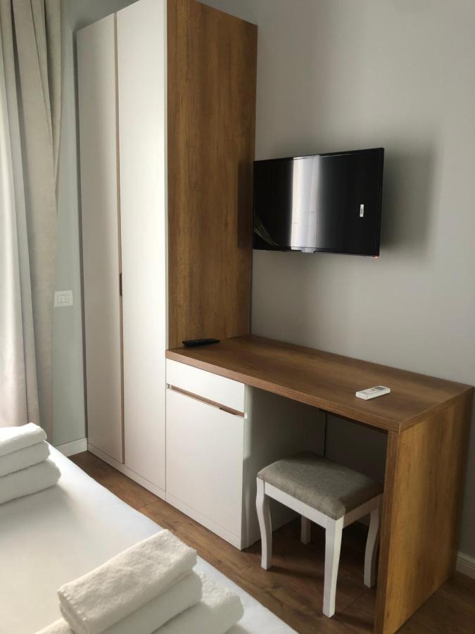 Andys Rooms Hotel Tirana Bagian luar foto