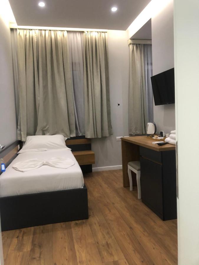Andys Rooms Hotel Tirana Bagian luar foto
