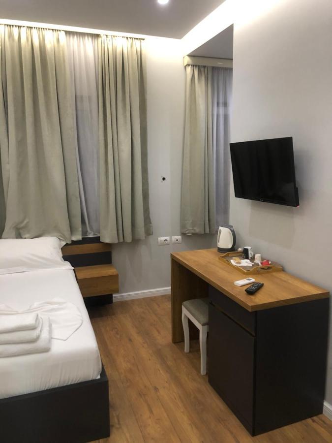 Andys Rooms Hotel Tirana Bagian luar foto