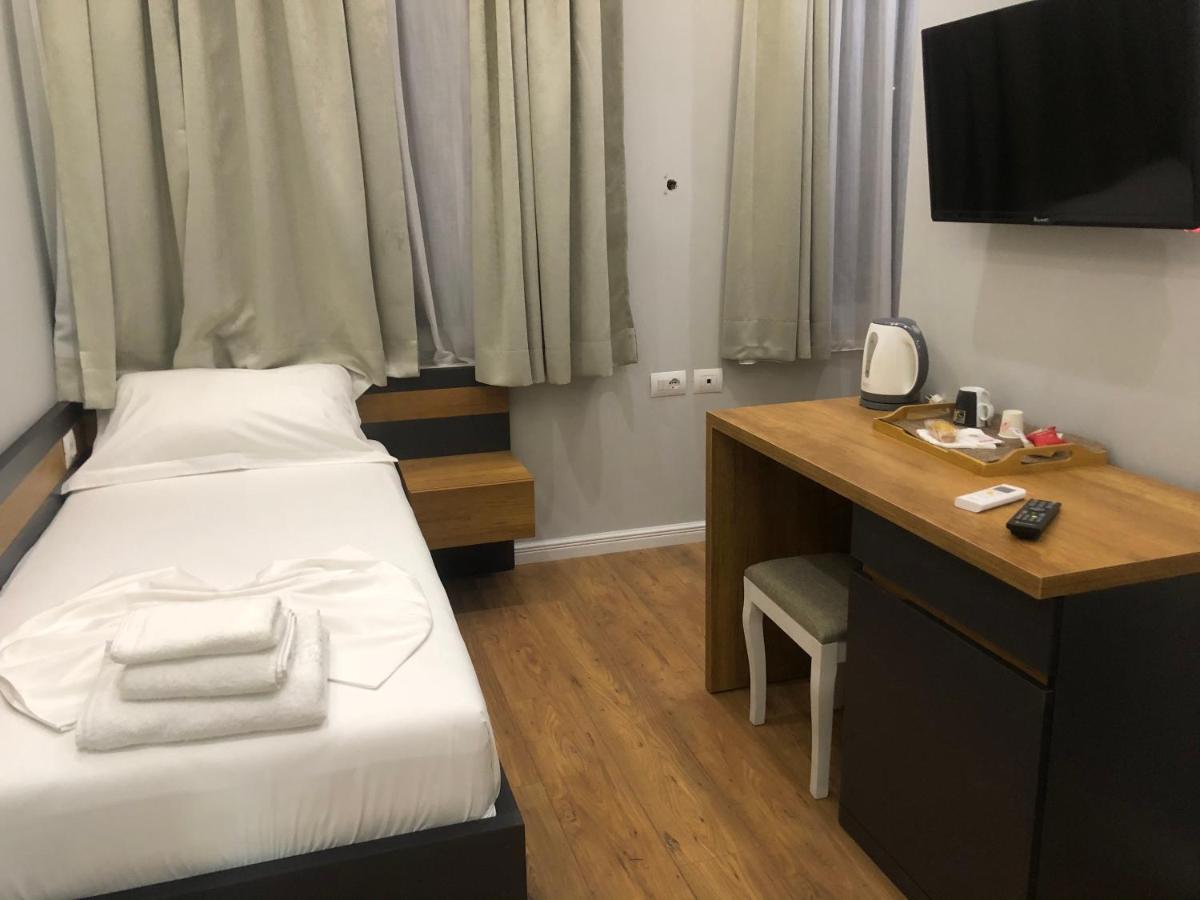 Andys Rooms Hotel Tirana Bagian luar foto