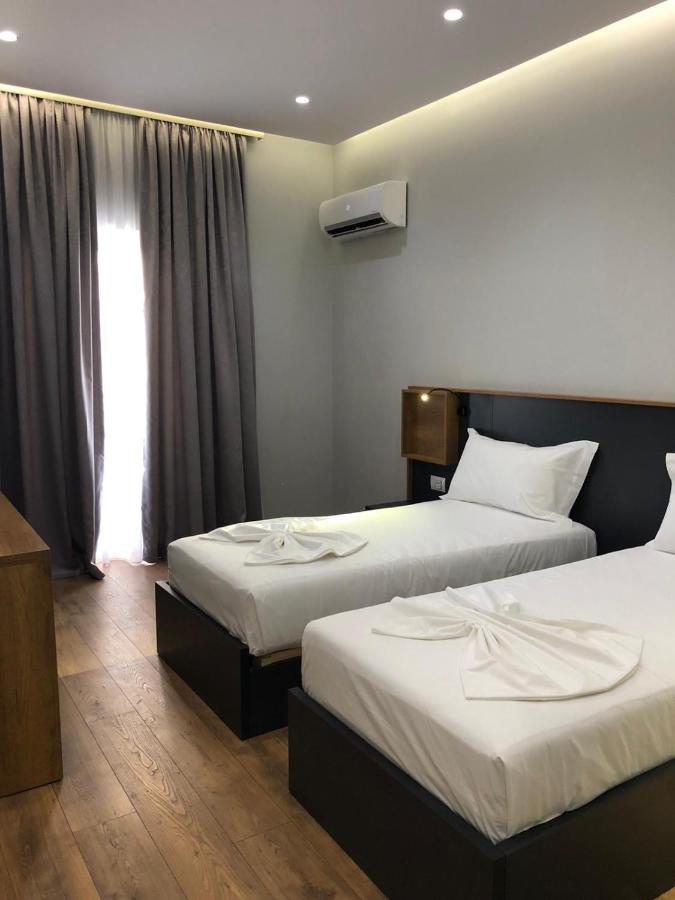 Andys Rooms Hotel Tirana Bagian luar foto