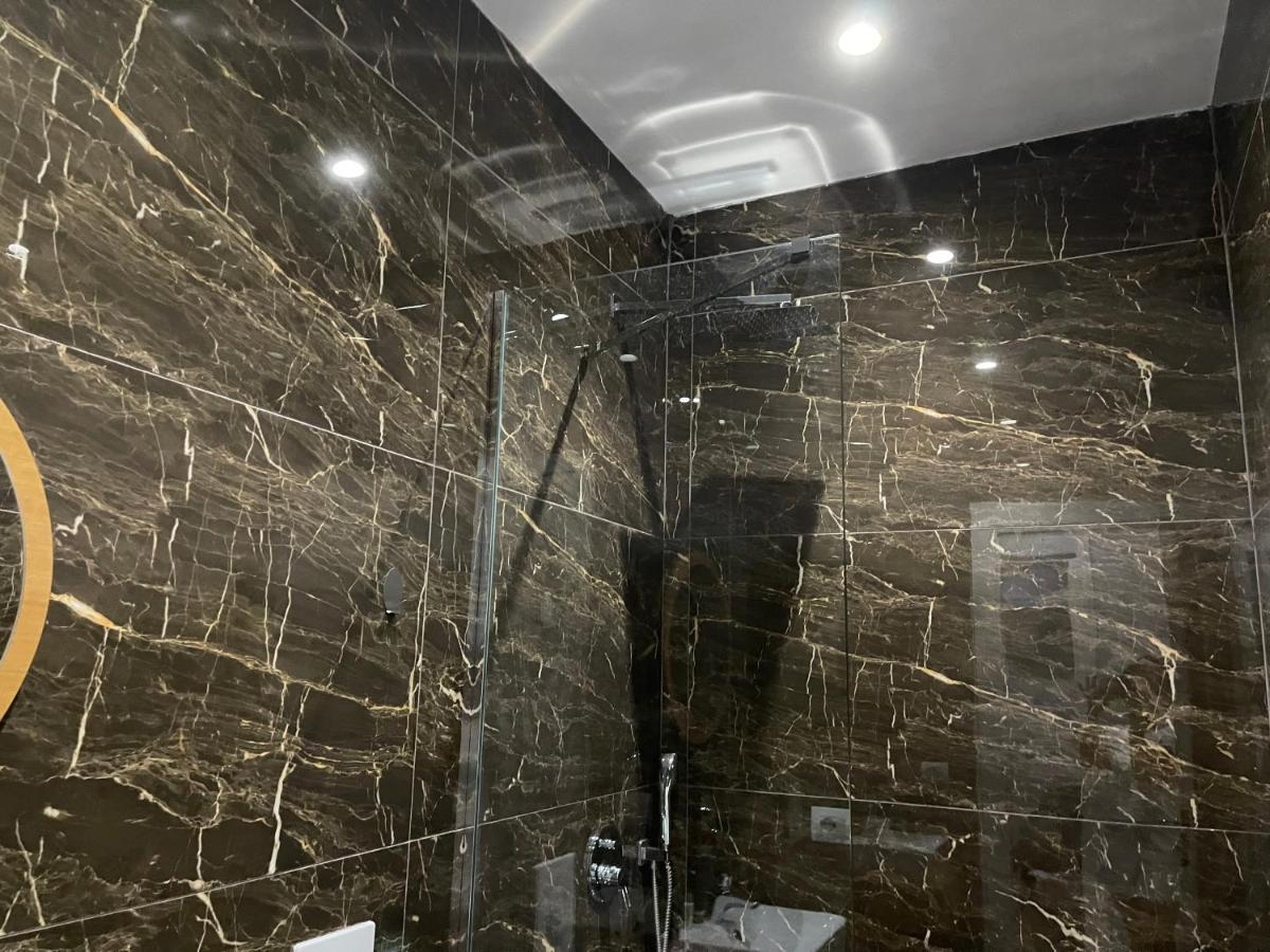 Andys Rooms Hotel Tirana Bagian luar foto