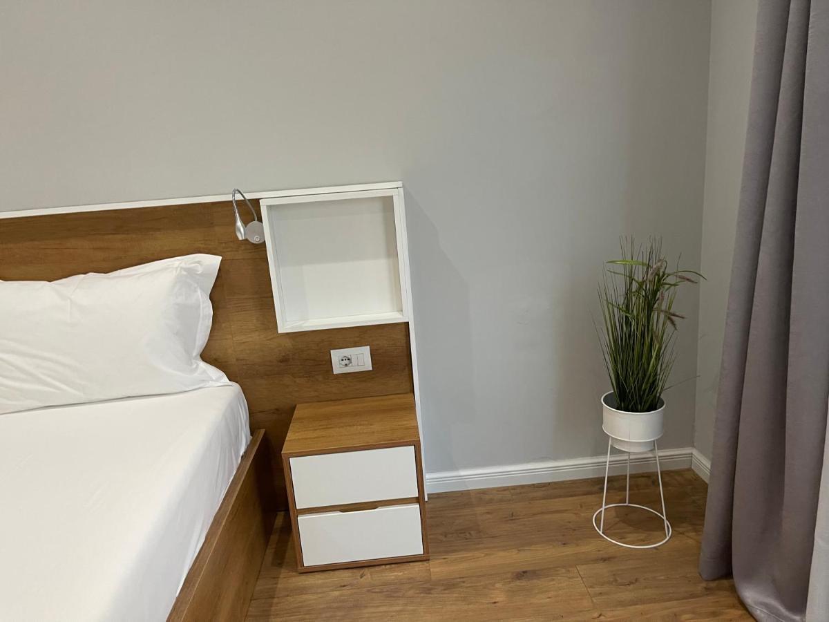 Andys Rooms Hotel Tirana Bagian luar foto