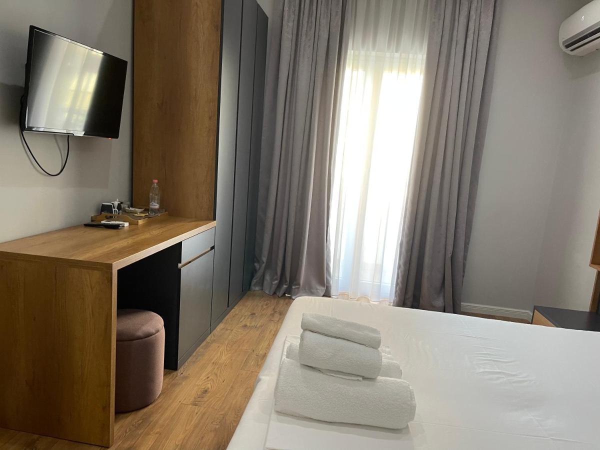 Andys Rooms Hotel Tirana Bagian luar foto