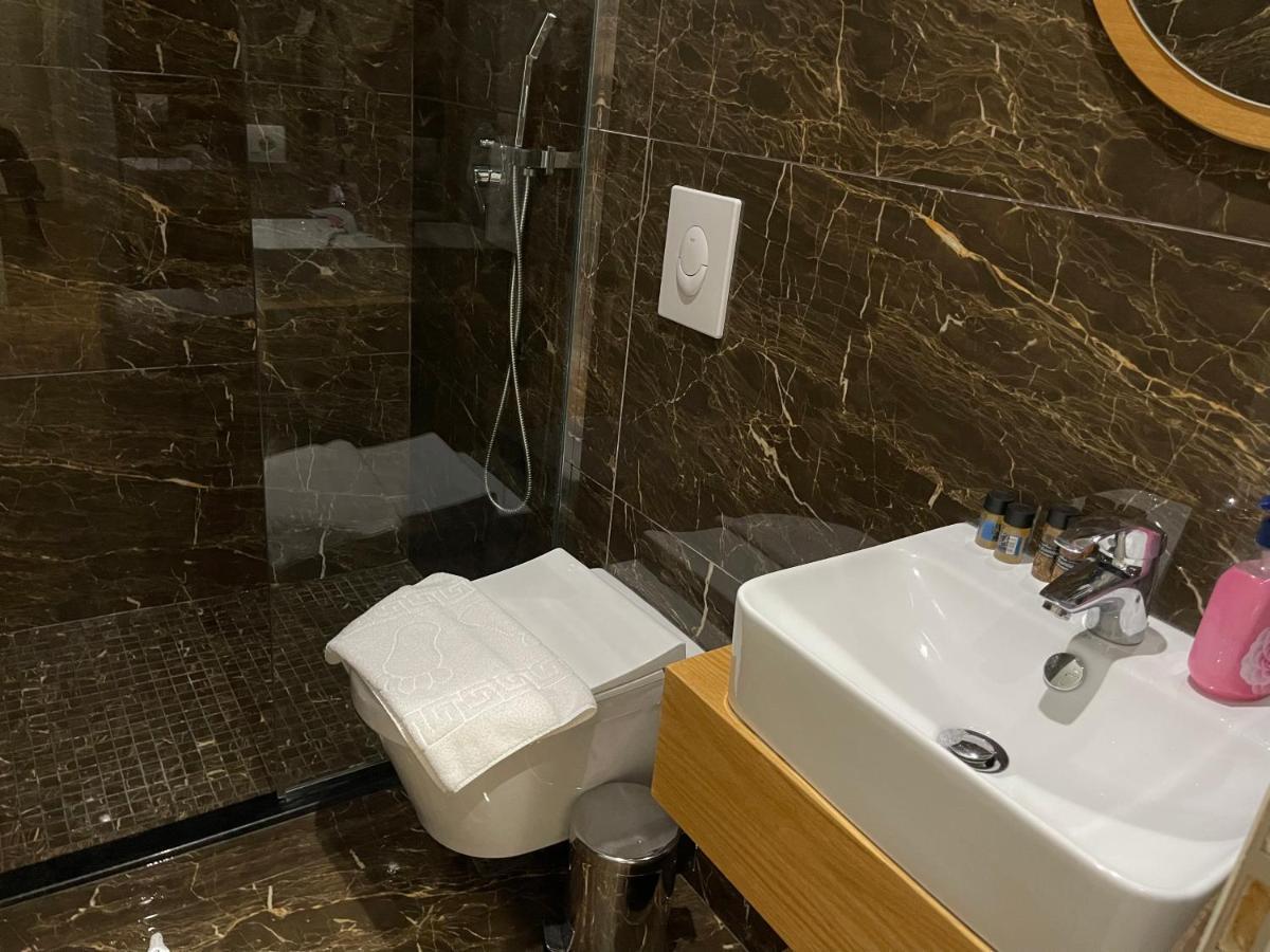 Andys Rooms Hotel Tirana Bagian luar foto