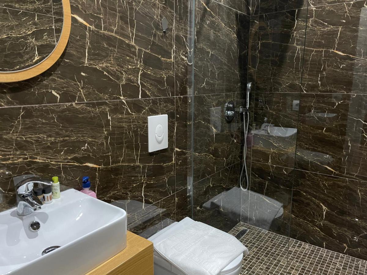 Andys Rooms Hotel Tirana Bagian luar foto