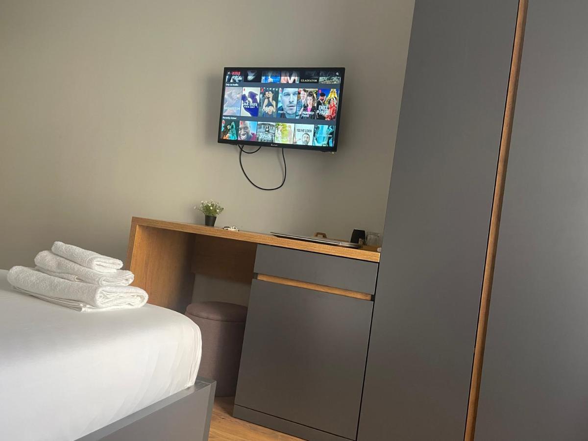 Andys Rooms Hotel Tirana Bagian luar foto