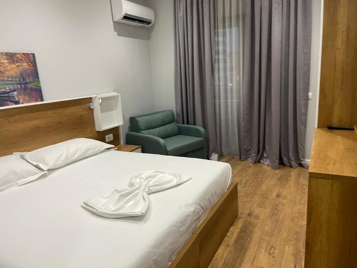 Andys Rooms Hotel Tirana Bagian luar foto