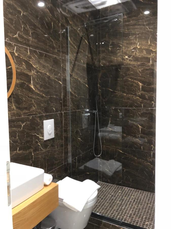 Andys Rooms Hotel Tirana Bagian luar foto