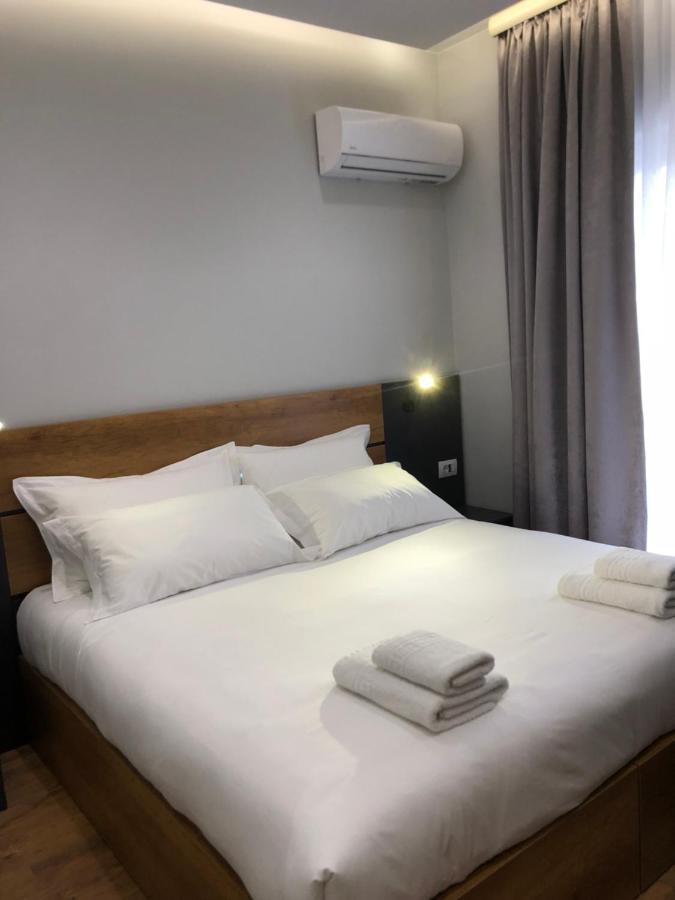 Andys Rooms Hotel Tirana Bagian luar foto