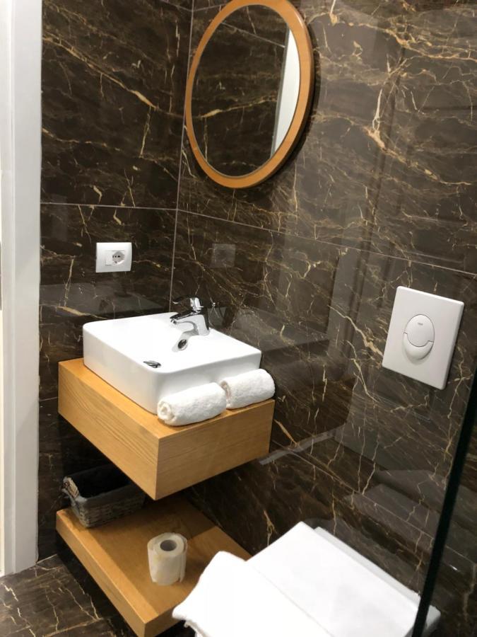 Andys Rooms Hotel Tirana Bagian luar foto